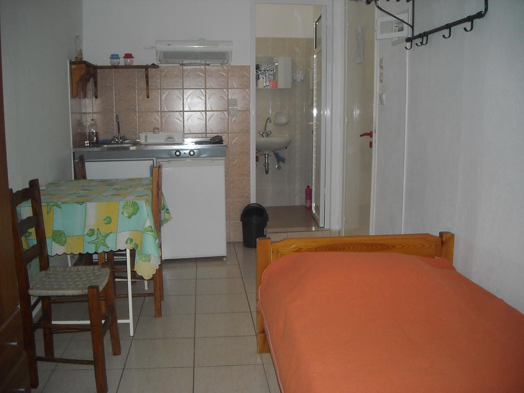 Apostolakis Rooms Ágios Kírykos Chambre photo